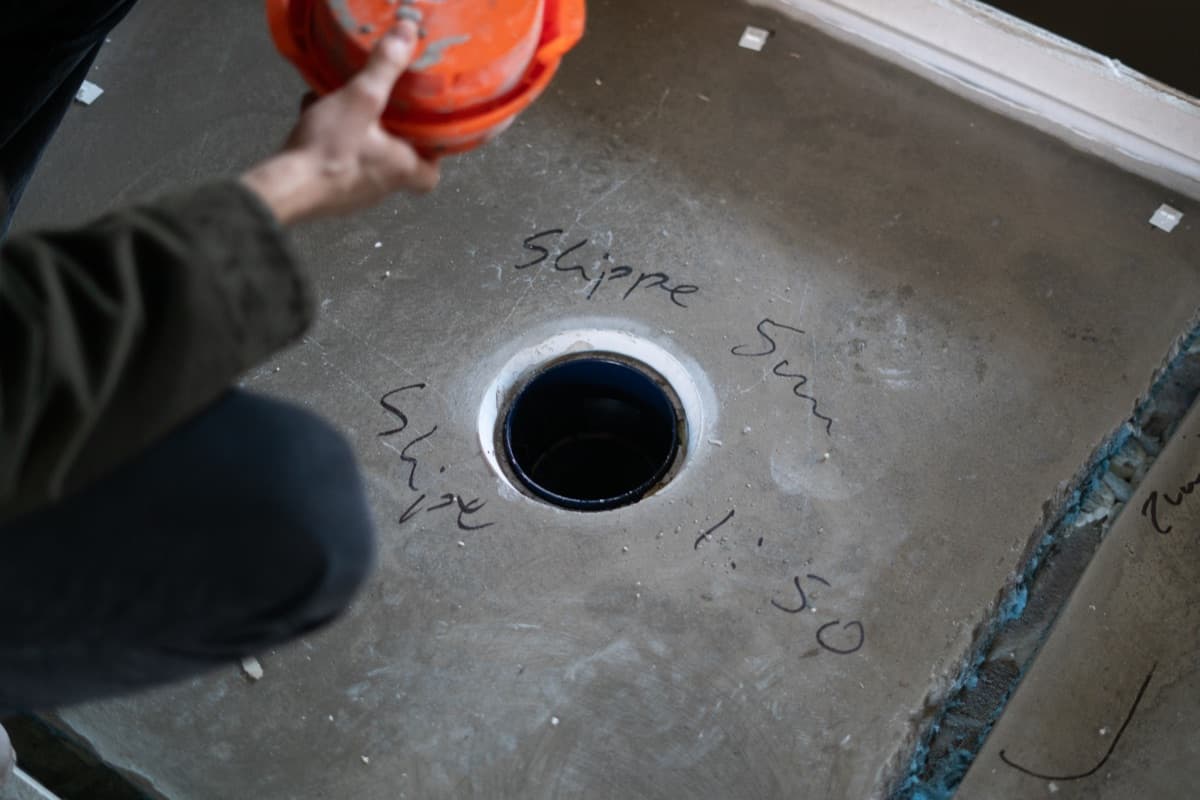 Slidedrain installasjonsprosess med monteringsverktøy