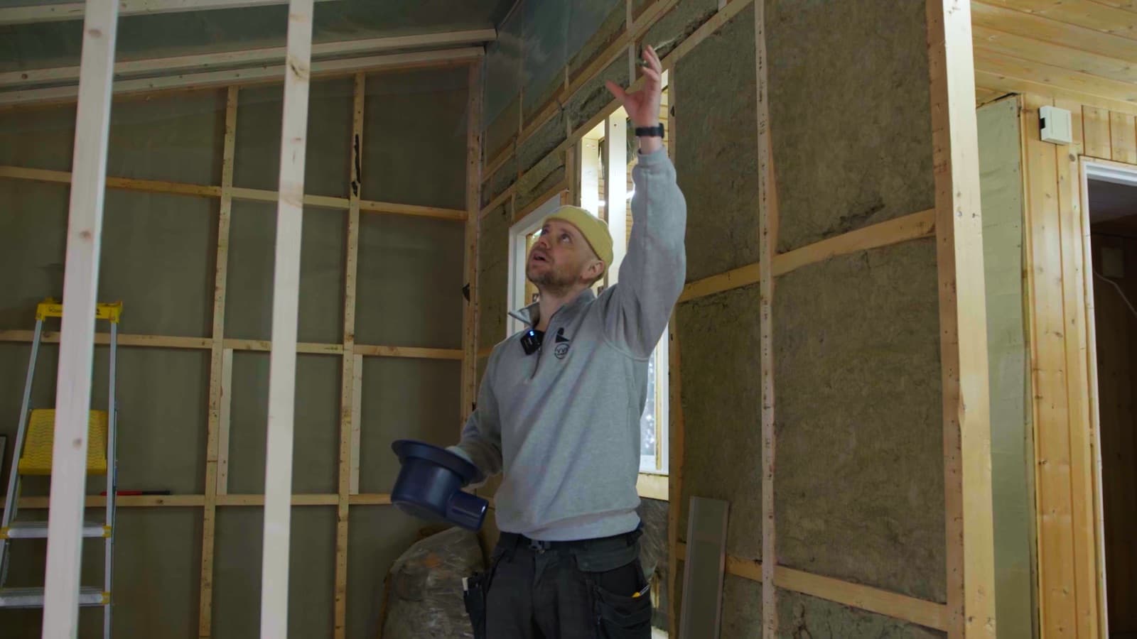 Ole Brehme Olsen planlegger flisoppsett og slukplassering digitalt